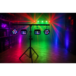 Komplett Lyspakke - 2 stk PAR + 2 stk Derby med Stativ + 900 W R�ykmaskin (UTLEIE)